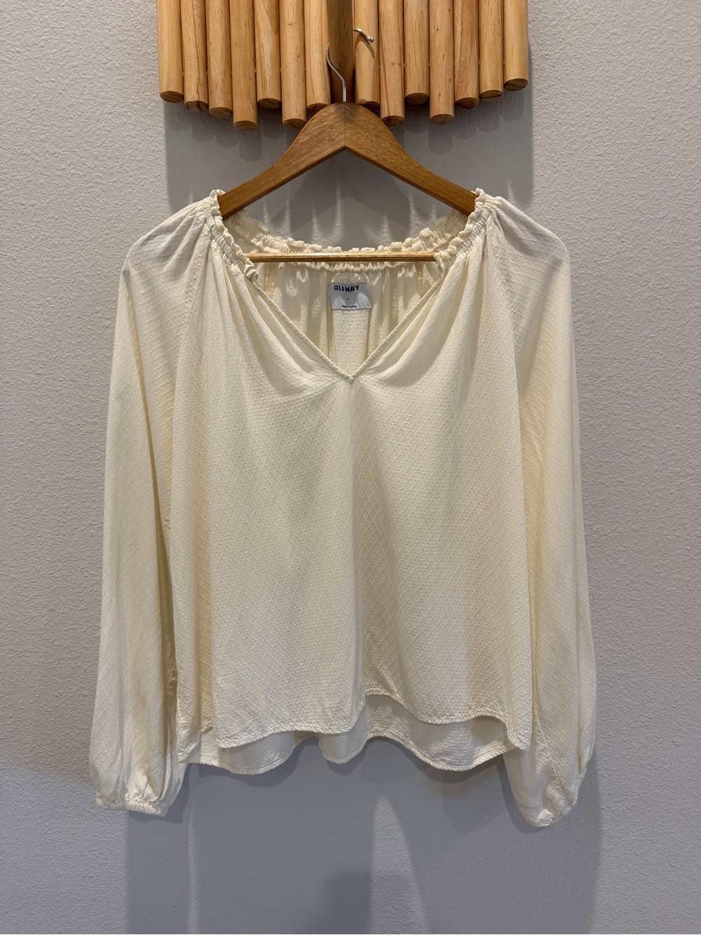 Old Navy Cream Lightweight Long-Sleeve Peasant Blouse